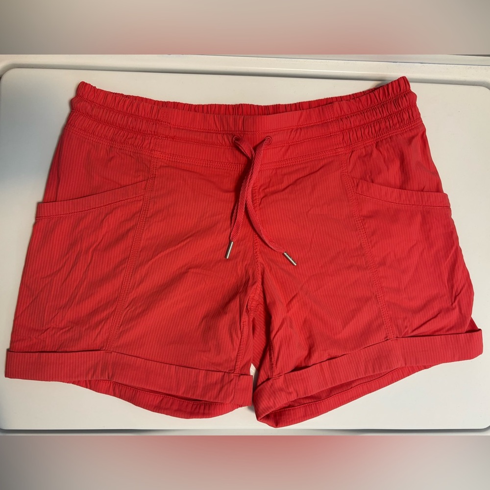Lululemon Spring Break Away Short II Coral Beach Casual Women’s Size 6